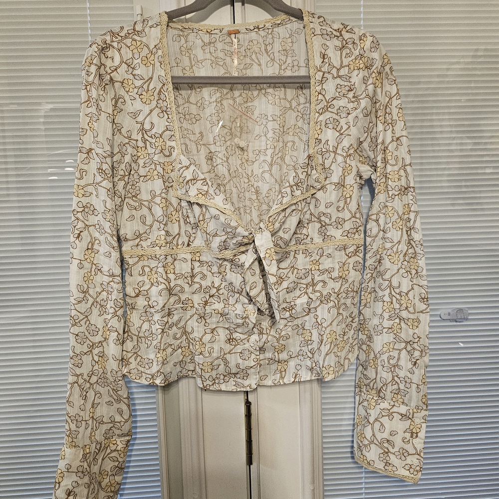 Floral Tie-Front Long-Sleeve Top in Cream
